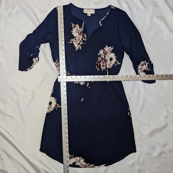Urbanology Navy Blue and  Floral Lightweight 3/4 Sleeve Dress Woman's Small - Picture 2 of 8